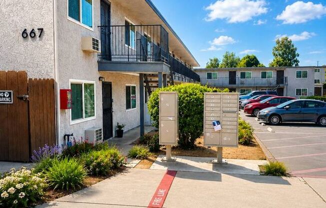 2 beds, 1 bath, 780 sqft, $2,295, Unit 667-O