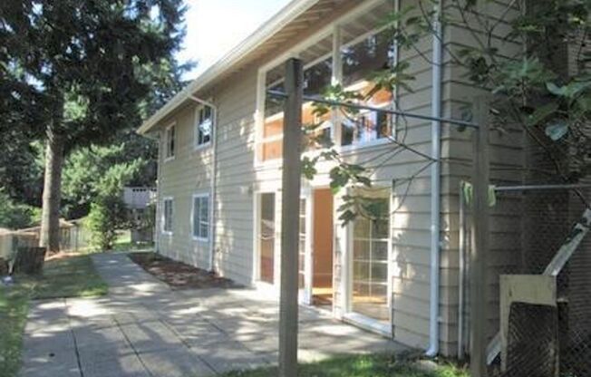 157th Ave SE (533)