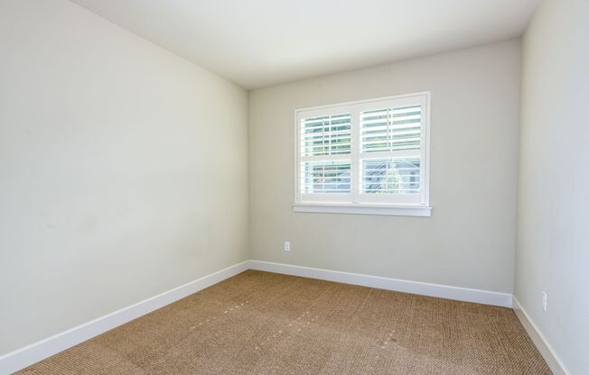 Stunning 5BD Home in Desirable Camas Community!  3400+ Sq Ft And a Fenced Backyard!
