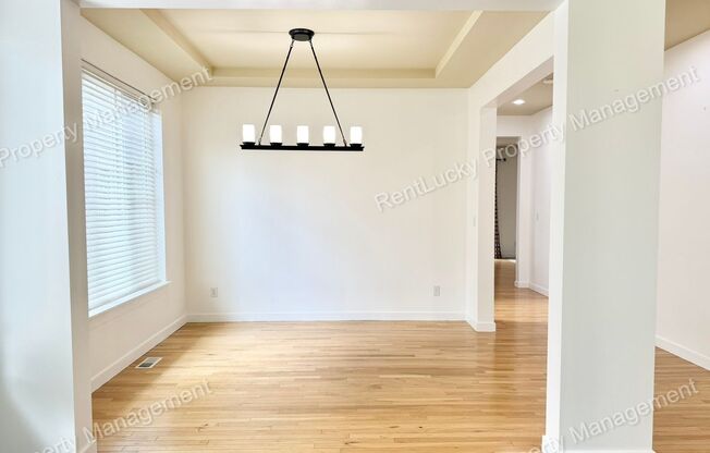 Fantastic 5 Bedroom in Bothell w/ Modern Kitchen and Bonus Area!