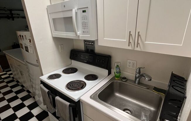 1 bed, 1 bath, 525 sqft, $895, Unit #401