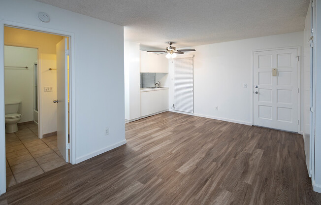 *OPEN HOUSE: 6/7 11:30AM-12:30PM* Pacific Beach: Large 1 Bedroom w/ Parking!