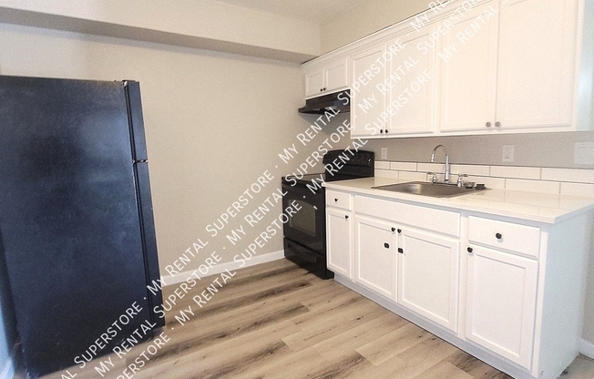 7521 W GLENN DR