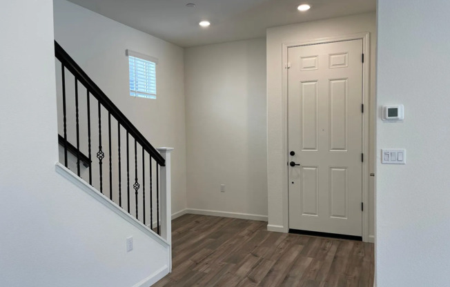 Beautiful 4 bed 3 bath located in Roseville!