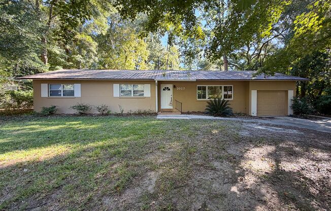 3/2 House Walking Distance to UF & Law School Available NOW!