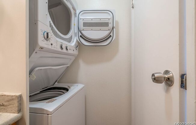 1 bed, 1 bath, $2,350, Unit # 1705