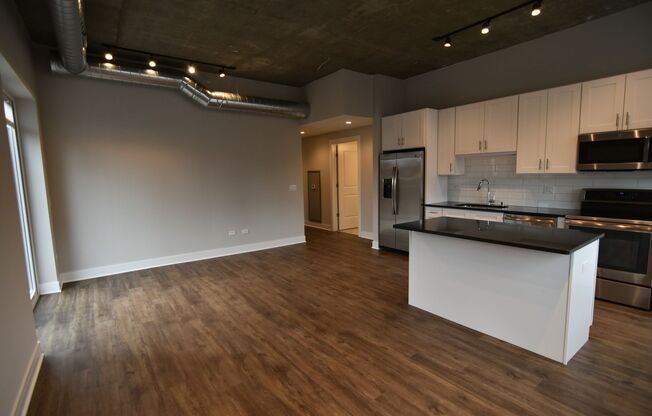 2 beds, 2 baths, 976 sqft, $4,100, Unit 3833-311