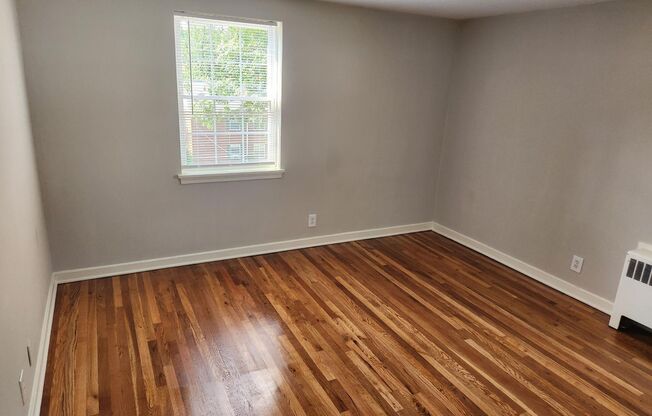 2 beds, 1 bath, 897 sqft, $2,335, Unit G-20