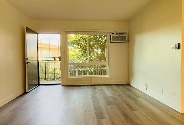 1 bed, 1 bath, 664 sqft, $1,800, Unit 10