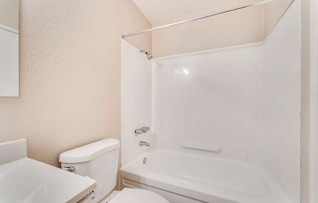 2 beds, 1.5 baths, 886 sqft, $1,350, Unit 26