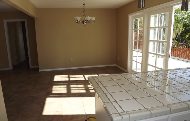 Beautiful 3 bed 2 bath home with a Huge Back Yard in Santee!