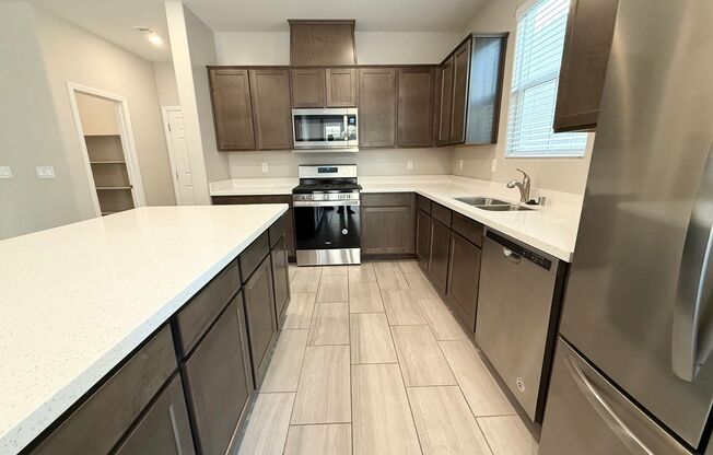 4/BD 3/BA Sleek, Spacious & Designed to Impress Home!