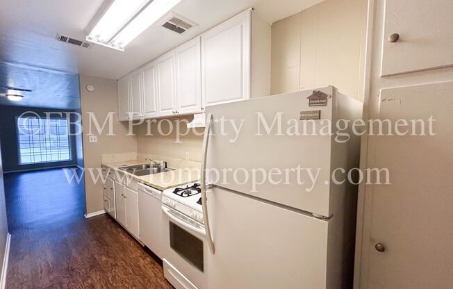 2 beds, 1.5 baths, 840 sqft, $1,025, Unit A