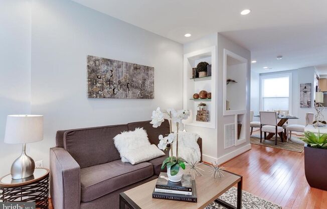 Gorgeous Rowhome Walking Distance to Columbia Heights, Petworth & Shaw!