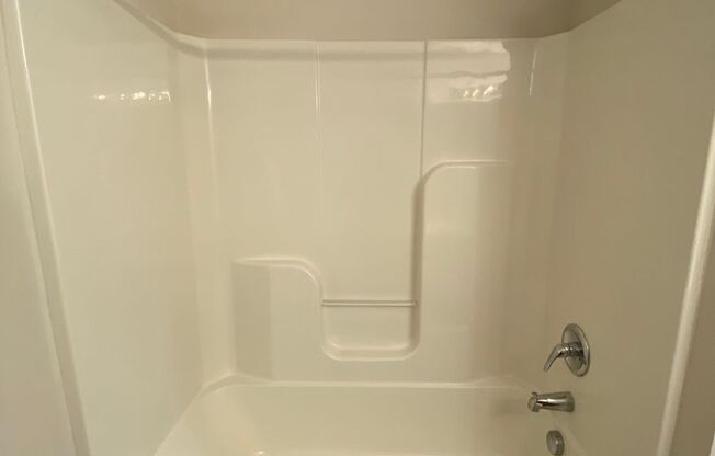 2 beds, 2 baths, 1,131 sqft, $1,425, Unit 2772-6