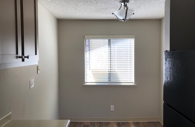 2 beds, 1 bath, $1,595, Unit 07