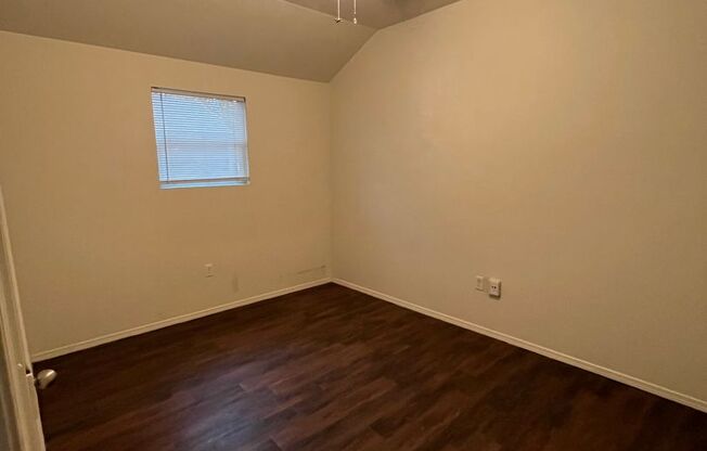 2 beds, 1 bath, 600 sqft, $750