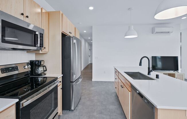 2 beds, 1 bath, 881 sqft, $1,900, Unit 220