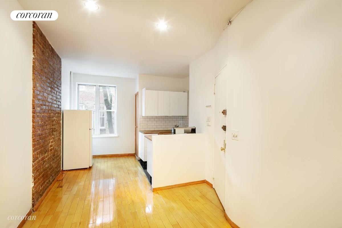 257 W 12 ST