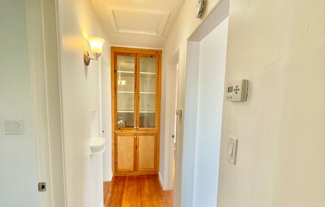 2 beds, 1 bath, 1,000 sqft, $2,995, Unit 4631 Narragansett Ave.