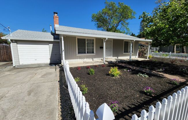 Very nice 2 Bd/1 Ba 816 sf Pleasant Hill Single-Family House available now for lease!