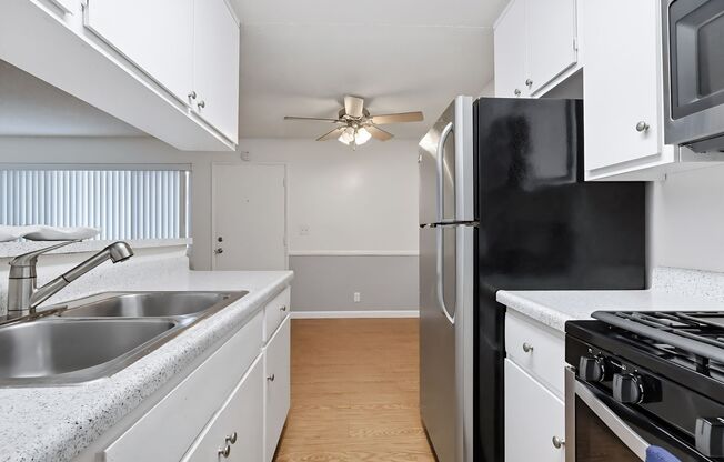 Studio, 1 bath, 476 sqft, $1,895, Unit 07