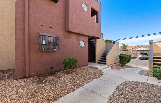 Las Vegas Strip Nearby / Gated 2nd Floor Condo