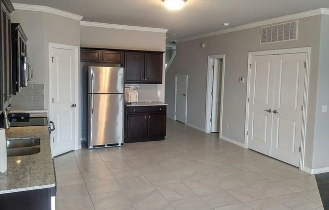 3 Bedroom Townhome for Rent in Rogers!