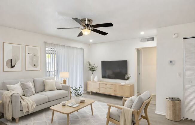 2 beds, 1 bath, 916 sqft, $1,545