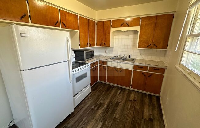 2 beds, 1 bath, $950, Unit MBB-2