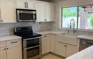 **STUNNING 3 BEDROOM/2 BATHROOM FULLY RENOVATED HOME IN SCOTTSDALE!! (THUNDERBIRD & 52ND ST)**