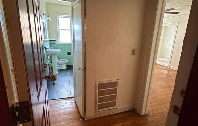 1 bed, 1 bath, $750, Unit 104