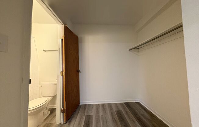 Studio, 1 bath, 295 sqft, $925, Unit B4
