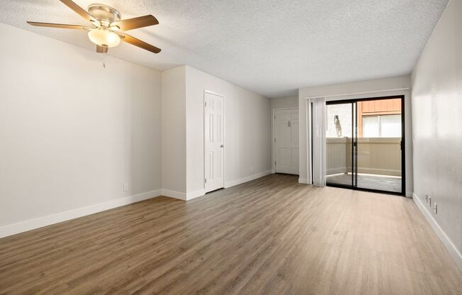 Welcome to Chatsworth Plaza Apartments