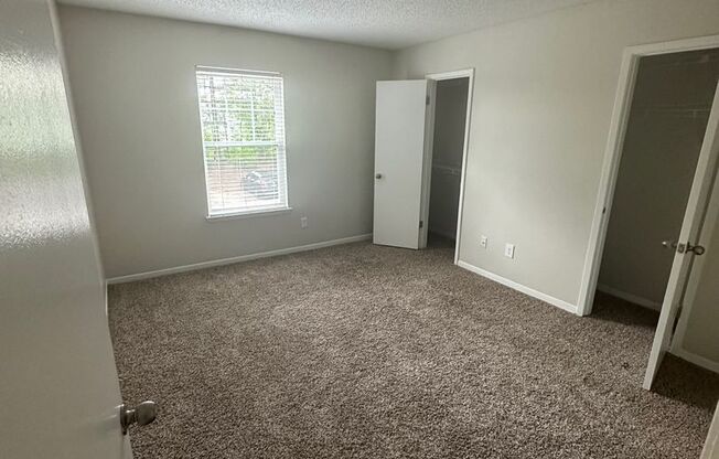 3 beds, 2 baths, 1,326 sqft, $1,870