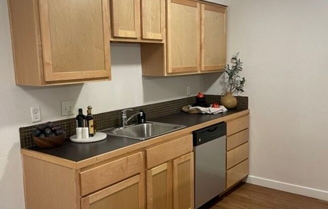 1 bed, 1 bath, 720 sqft, $1,289, Unit BOU-204