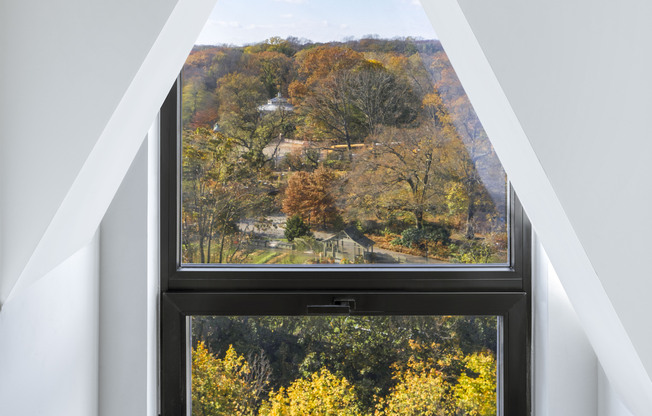 3 beds, 2 baths, $6,200, Unit 9E