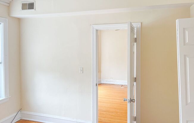 2 beds, 1 bath, 850 sqft, $2,100, Unit 5208L-2