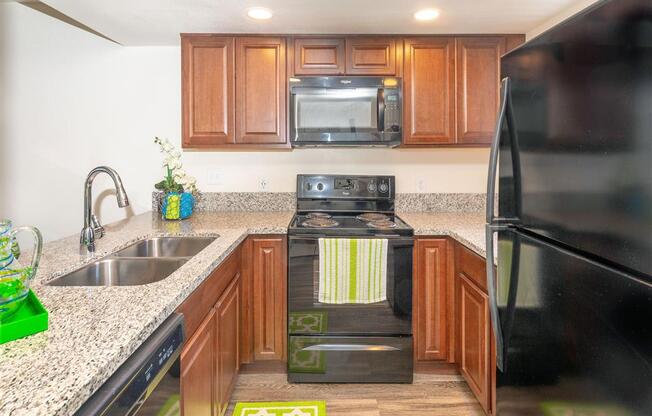 Kitchen Appliances at Heron Pointe Apartments & Townhomes, Fresno, California