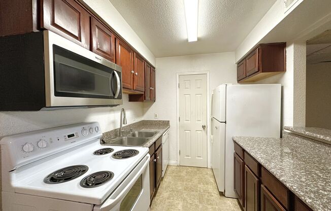 This charming 2-bedroom, 2-bathroom offers a spacious living area with plenty of natural light and private bathrooms for each bedroom!