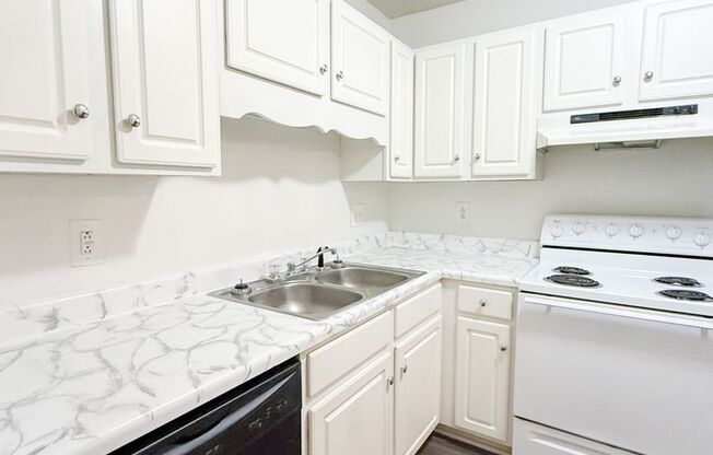 2 beds, 1 bath, 800 sqft, $1,025, Unit B5