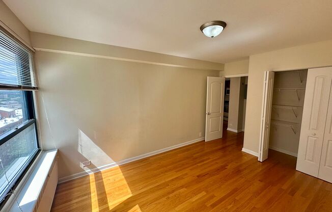 1 bed, 1 bath, 700 sqft, $1,950, Unit 418-1502