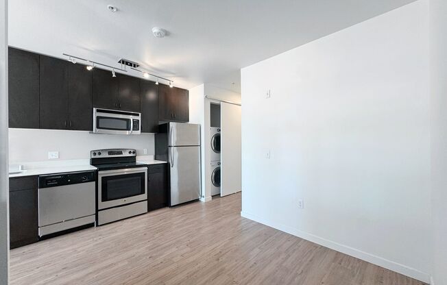 1 bed, 1 bath, 450 sqft, $1,525, Unit 604