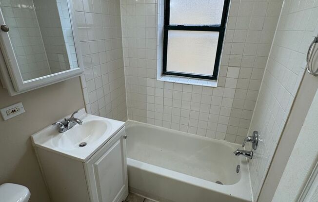 2 beds, 1 bath, $1,200, Unit 4844 #3