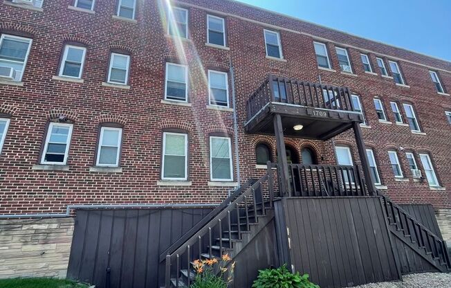 1709 E Park Pl