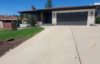 2427 Blaine AVE