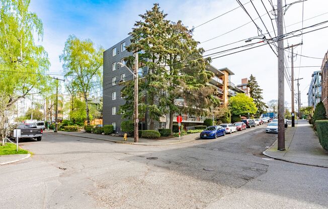 700 E Mercer