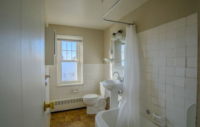 1 bed, 1 bath, 598 sqft, $1,050, Unit 202