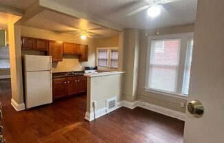 2 beds, 1 bath, 1,000 sqft, $1,100, Unit Apt 3