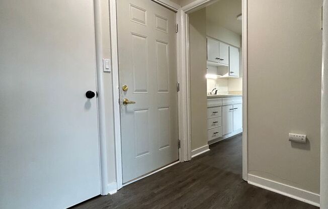 1 bed, 1 bath, 815 sqft, $845